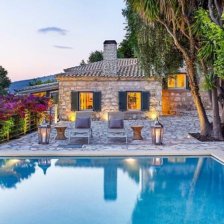 Villa Ioli- Beachfront Luxury Residence Igoumenitsa Eksteriør billede